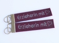 Schlüsselanhänger Erzieherin mit Herz  / (Farbe) beere/ hellblaue Schrift