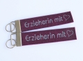 Bild 7 von Schlüsselanhänger Erzieherin mit Herz  / (Farbe) beere/weiße Schrift