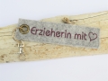 Schlüsselanhänger Filz Erzieherin mit Herz  / (Variante) grau/ beere Schrift